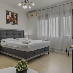 Upscale Studio, Walking Distance From The Old Town Διαμέρισμα